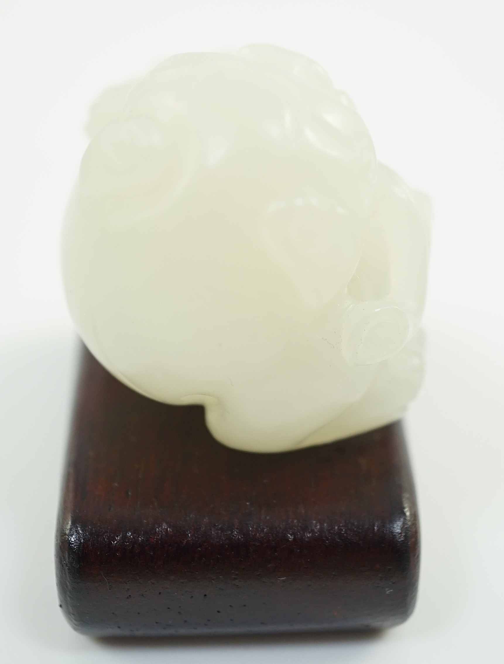 A Chinese white jade figure of a pug dog, 19th/20th century, 3.7cm long